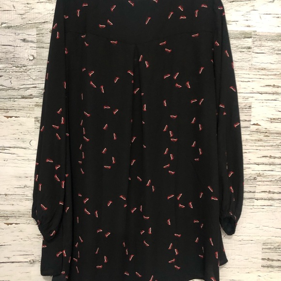 Michel Studio red heeled themed black blouse - Picture 2 of 8